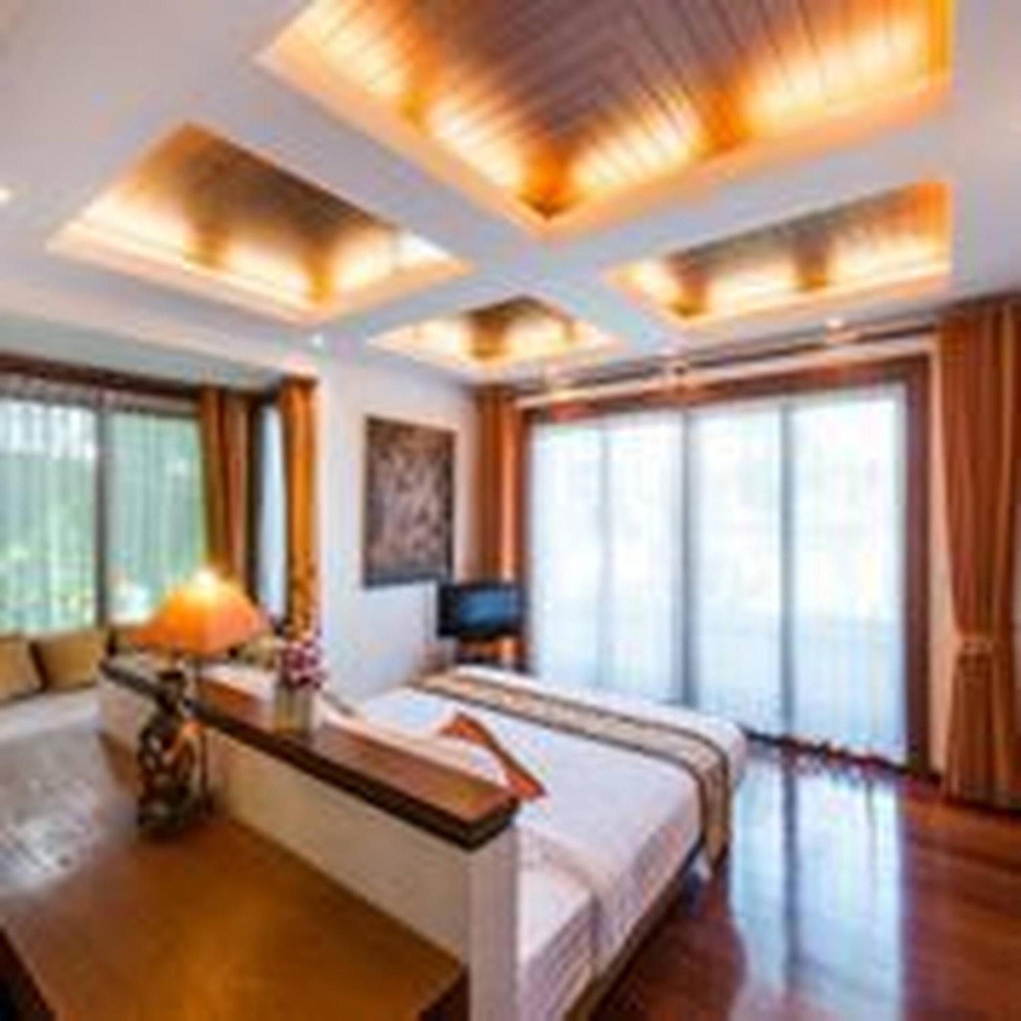 Beautiful 4 Bedroom For Rent In Surin Hill Vila *