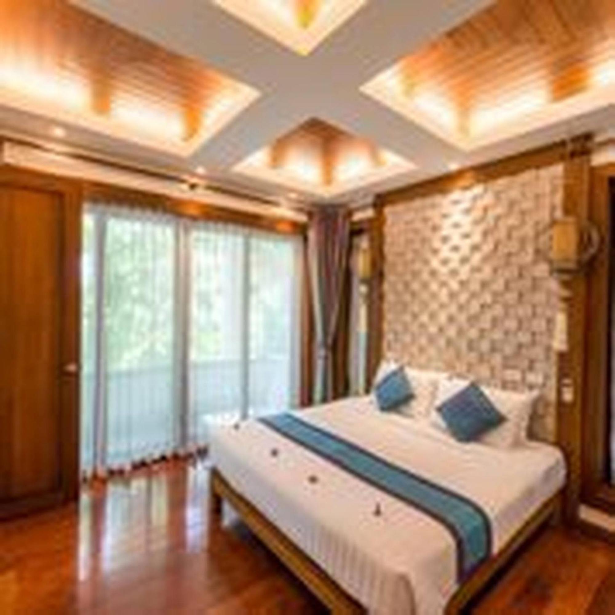 Vila Beautiful 4 Bedroom For Rent In Surin Hill *
