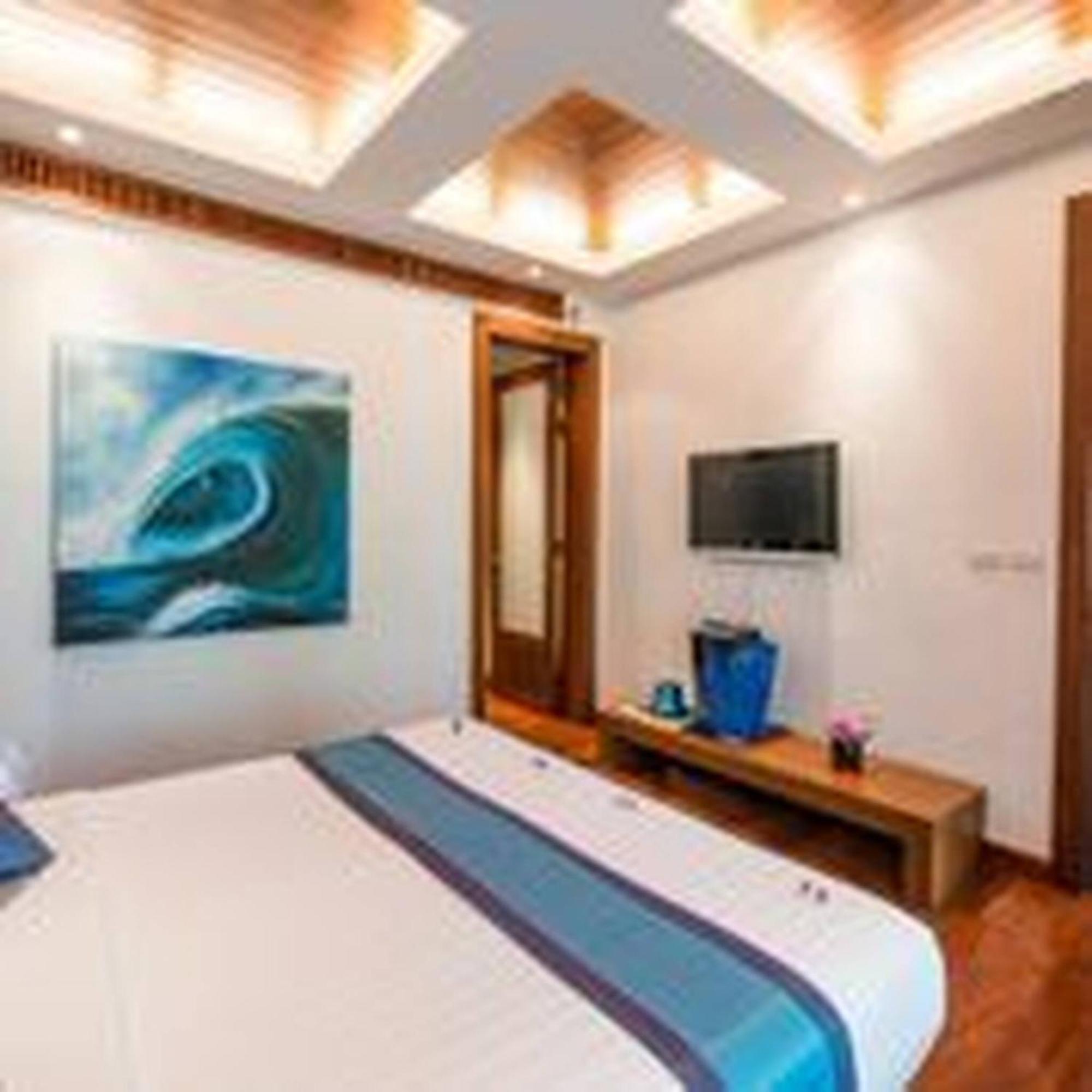 Vila Beautiful 4 Bedroom For Rent In Surin Hill