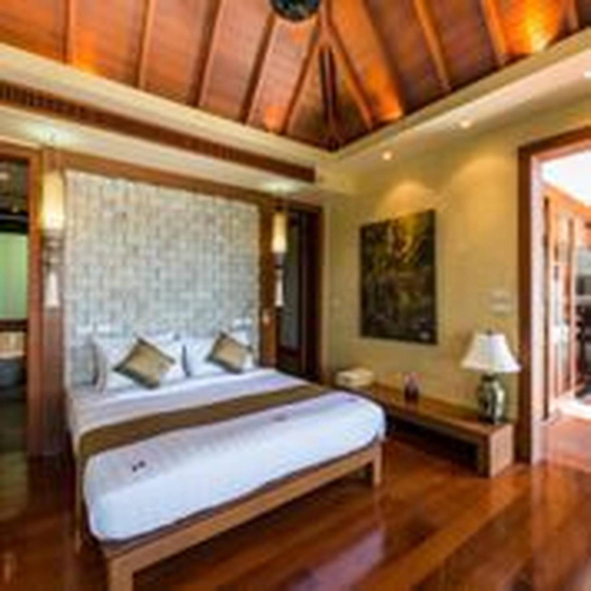 Beautiful 4 Bedroom For Rent In Surin Hill Vila *