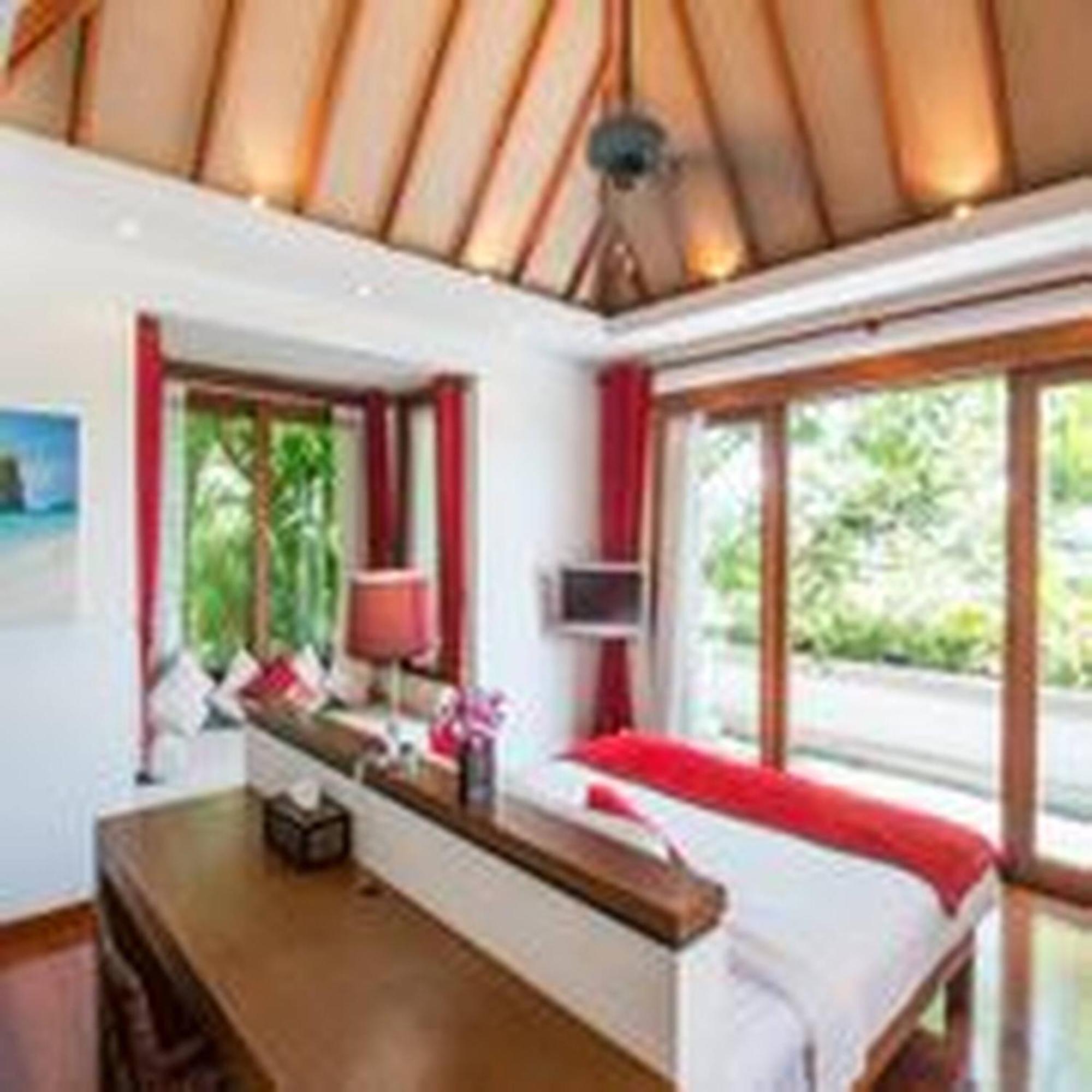 Beautiful 4 Bedroom For Rent In Surin Hill Vila *