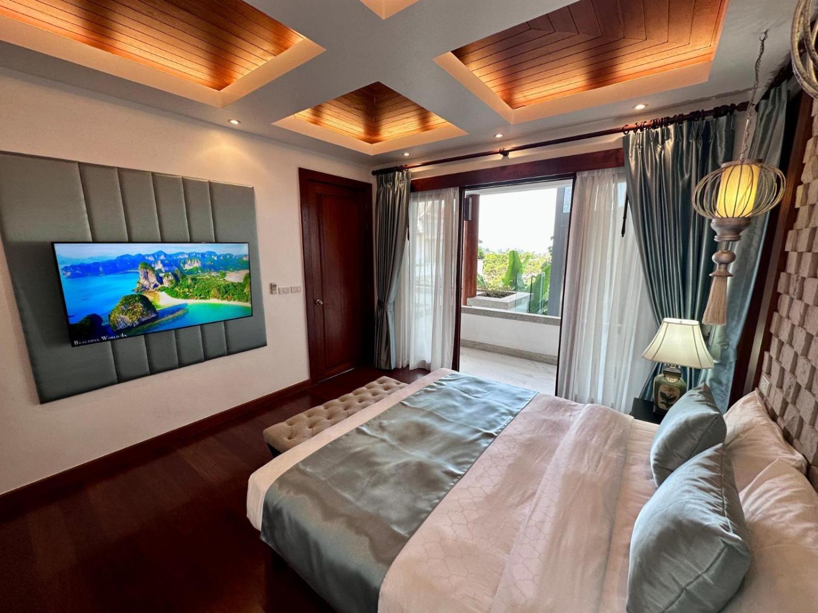 Vila Beautiful 4 Bedroom For Rent In Surin Hill
