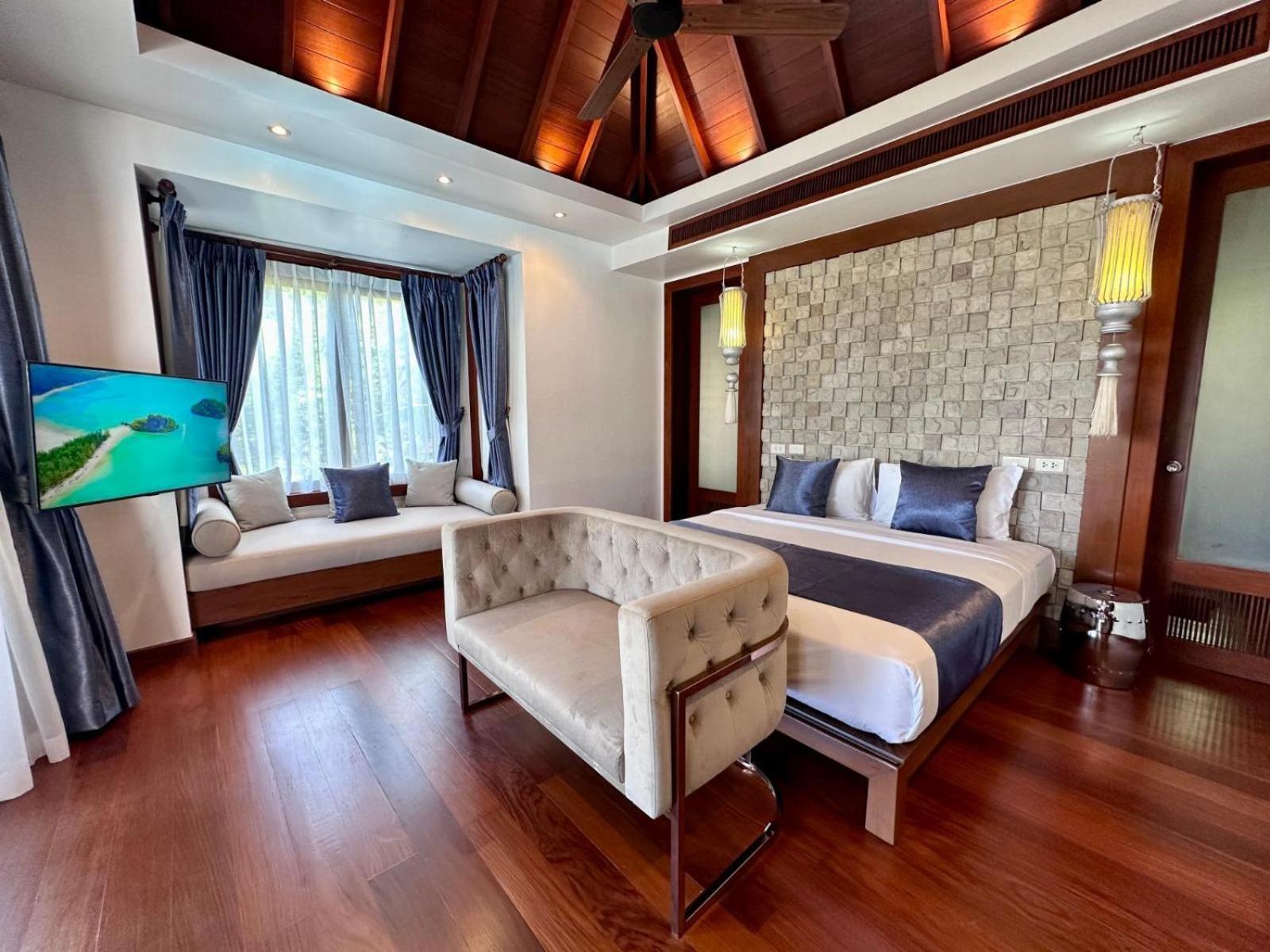 Beautiful 4 Bedroom For Rent In Surin Hill *