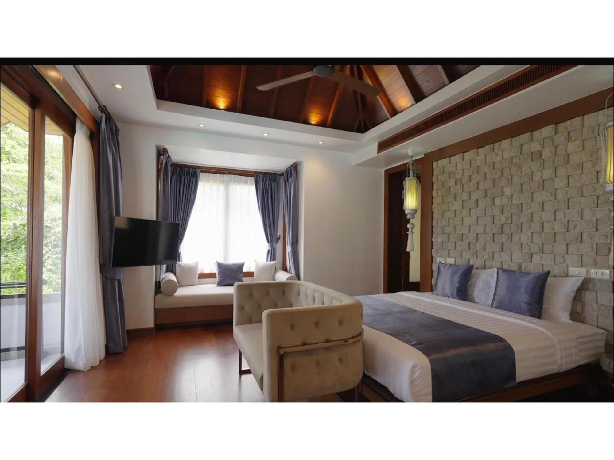 Vila Beautiful 4 Bedroom For Rent In Surin Hill