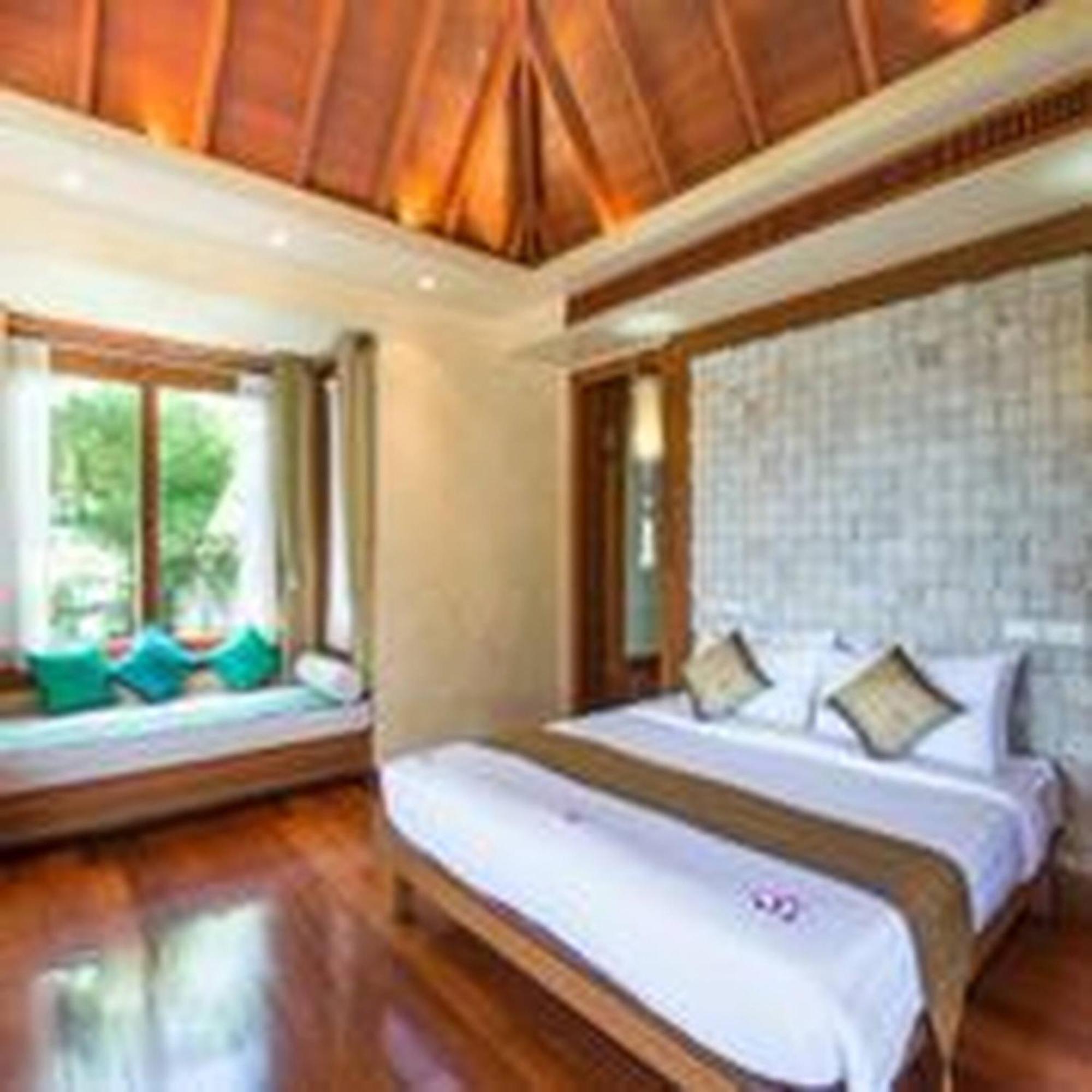 Beautiful 4 Bedroom For Rent In Surin Hill Villa *