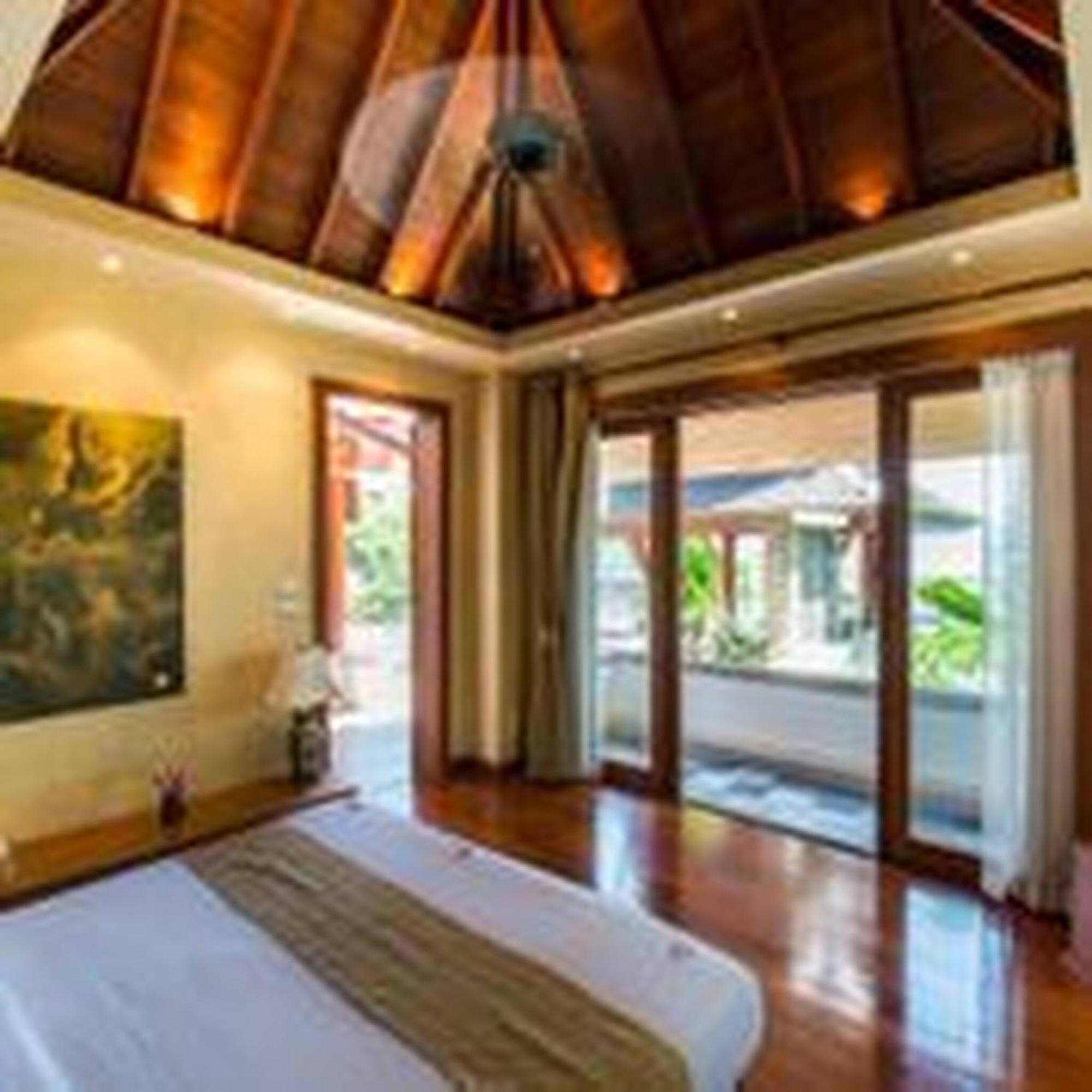 Beautiful 4 Bedroom For Rent In Surin Hill Villa *